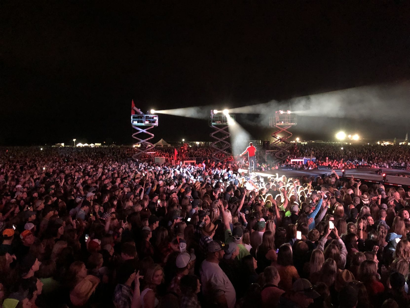 Luke Bryan in concert at Marshall farm i 2019